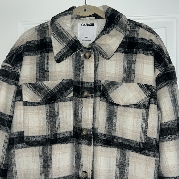 Garage Vancity Shacket Size Large - Picture 3 of 8